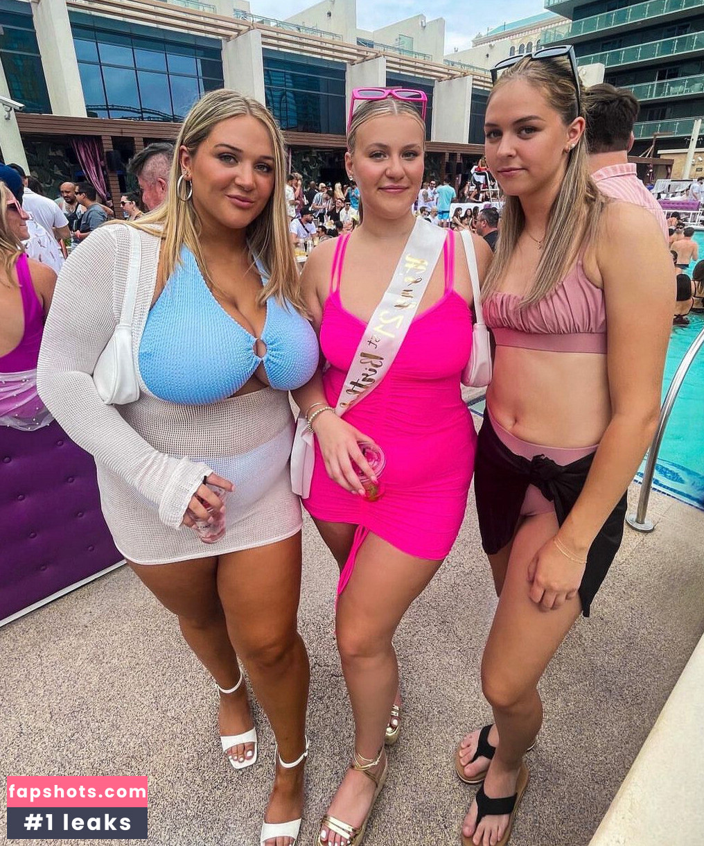 Lara P nude babe gallery