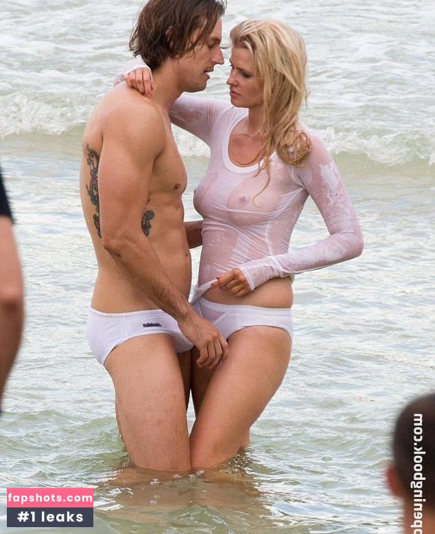 Lara Stone gallery photo #109