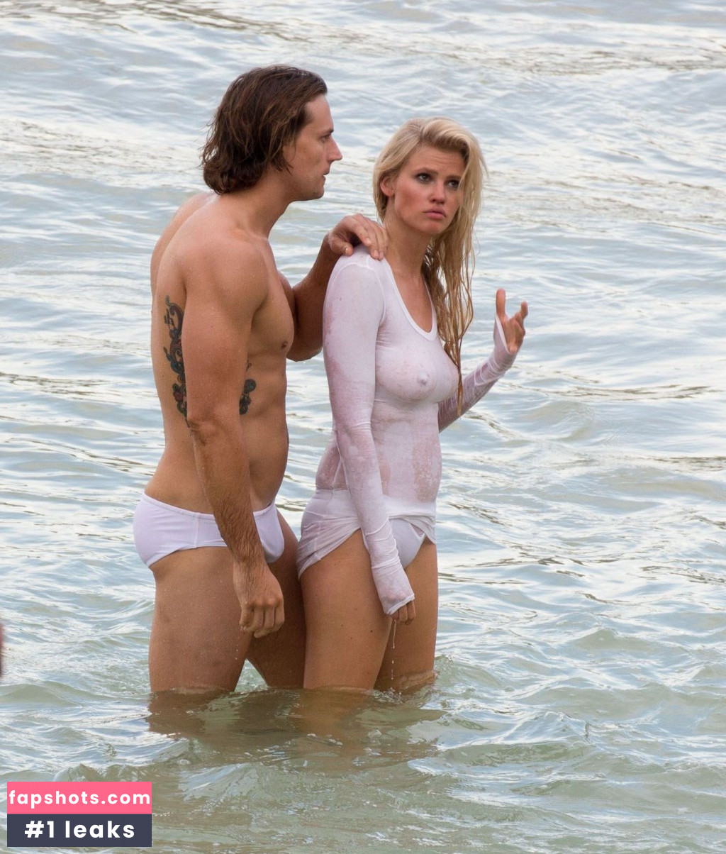 Lara Stone gallery photo #122