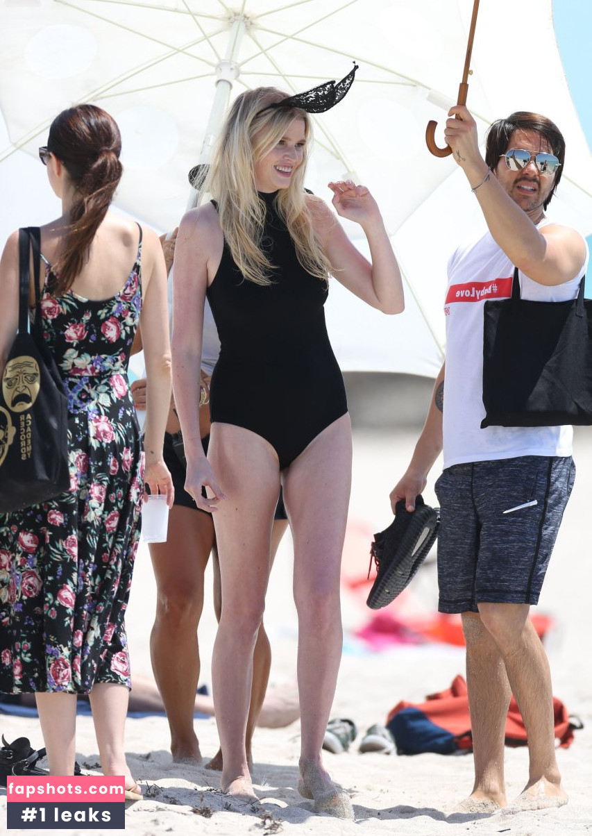 Lara Stone gallery photo #135