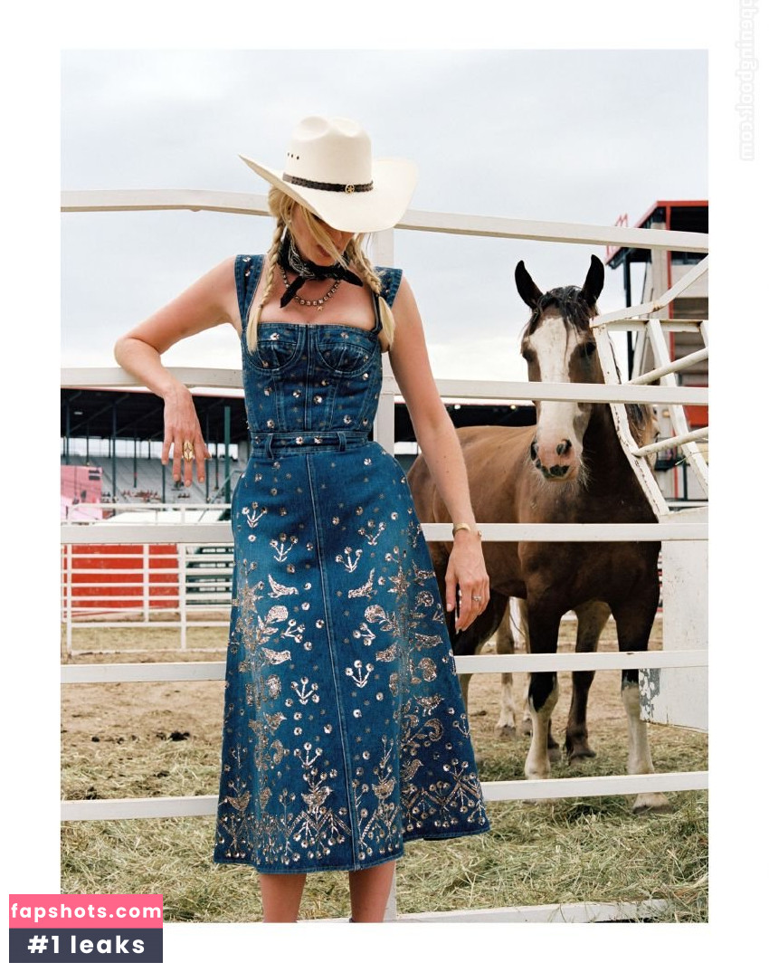 Lara Stone gallery photo #139