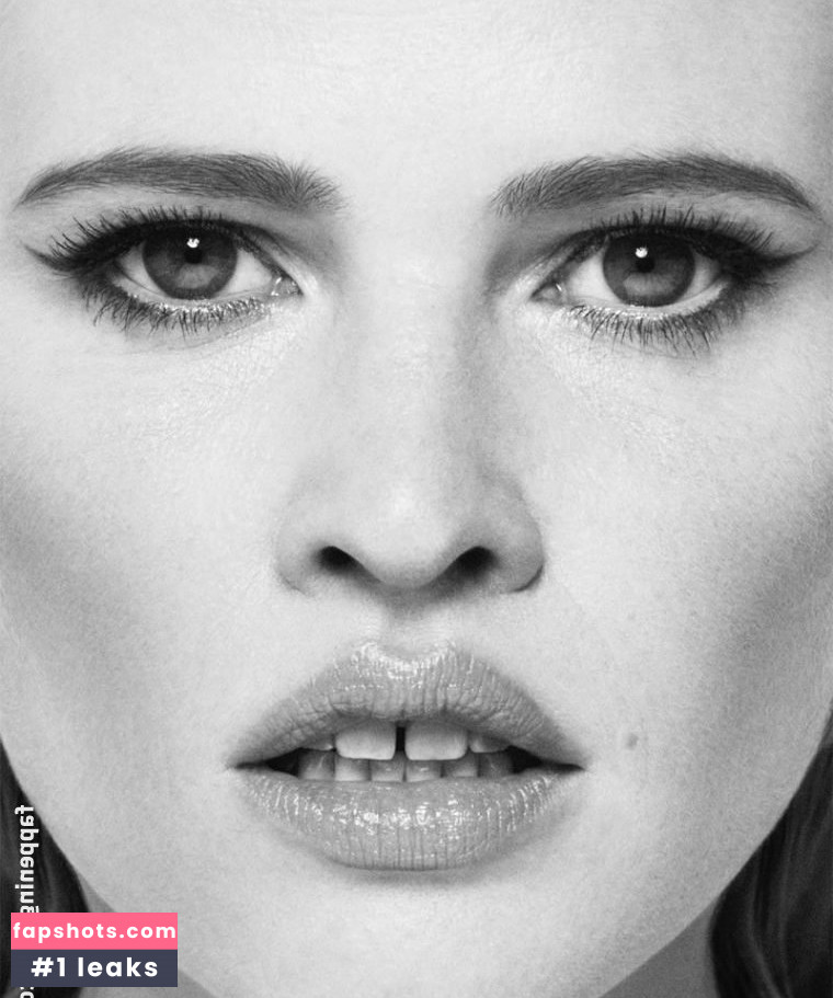 Lara Stone gallery photo #141