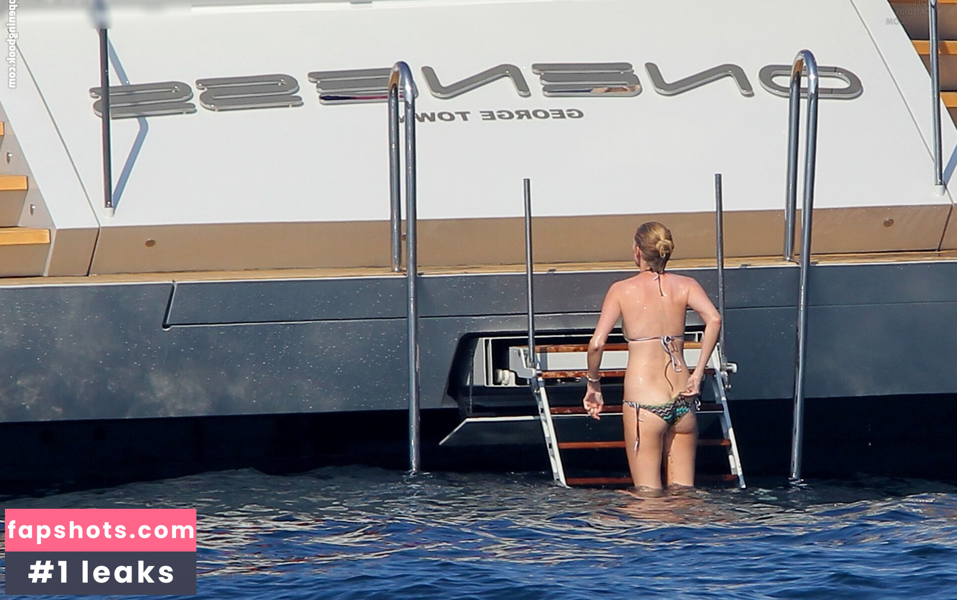 Lara Stone gallery photo #21