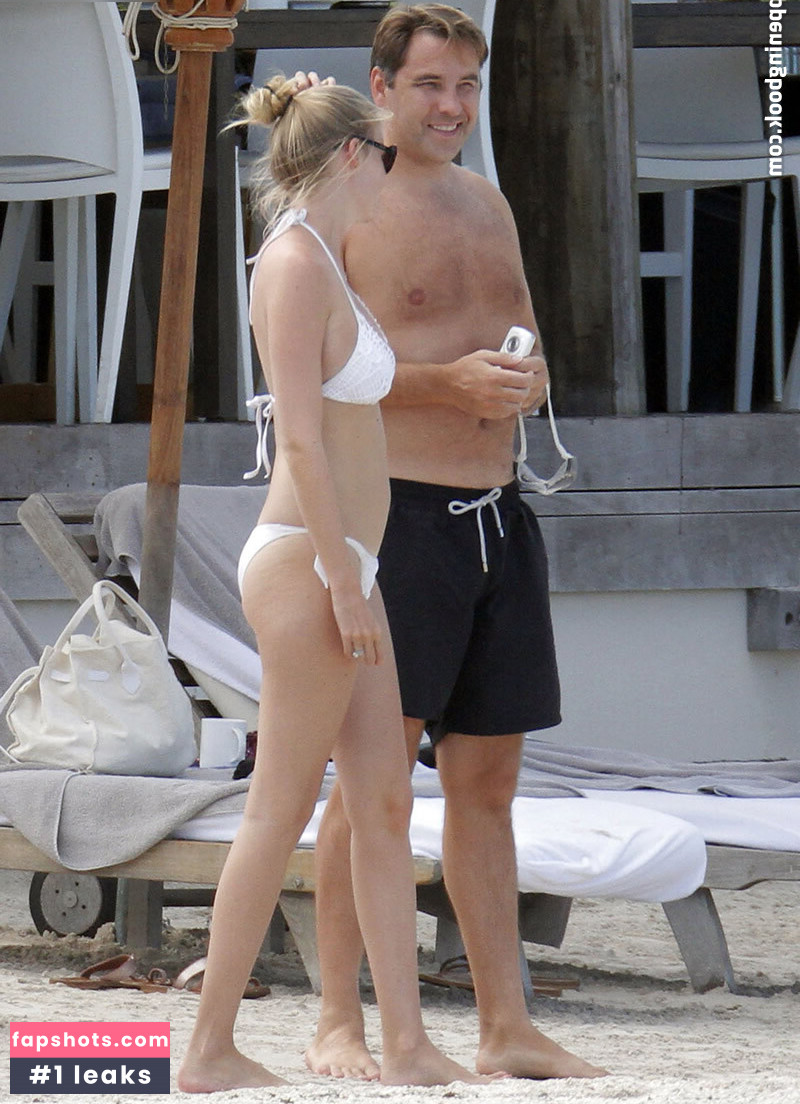 Lara Stone gallery photo #31