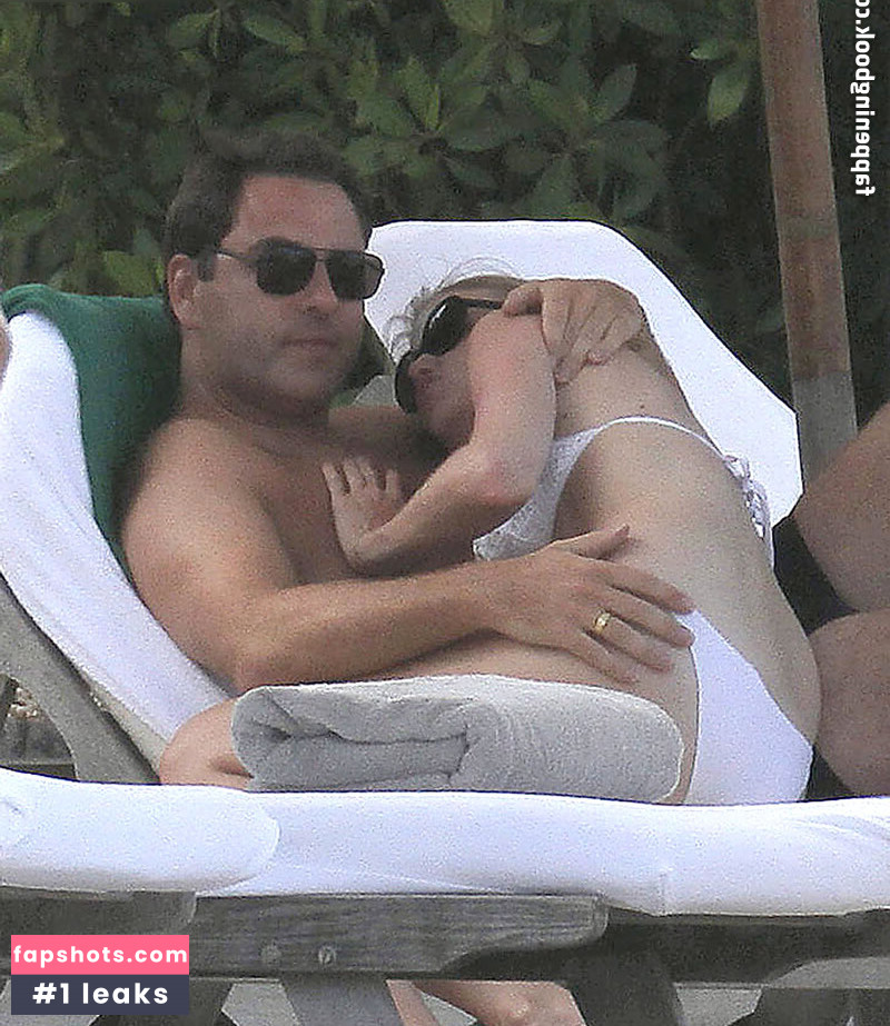 Lara Stone gallery photo #39