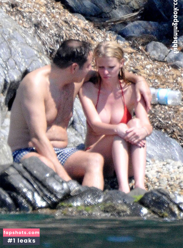 Lara Stone gallery photo #40