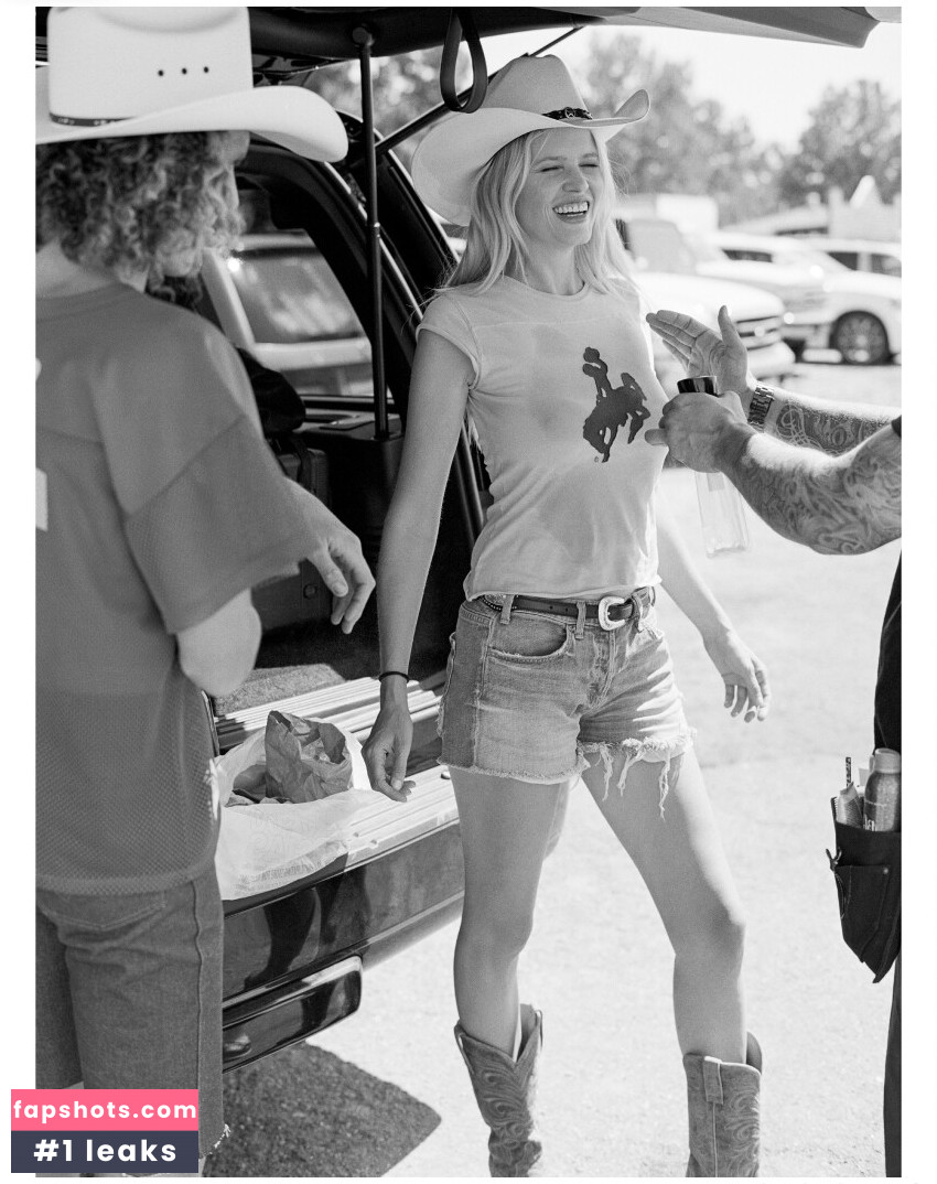 Lara Stone gallery photo #5