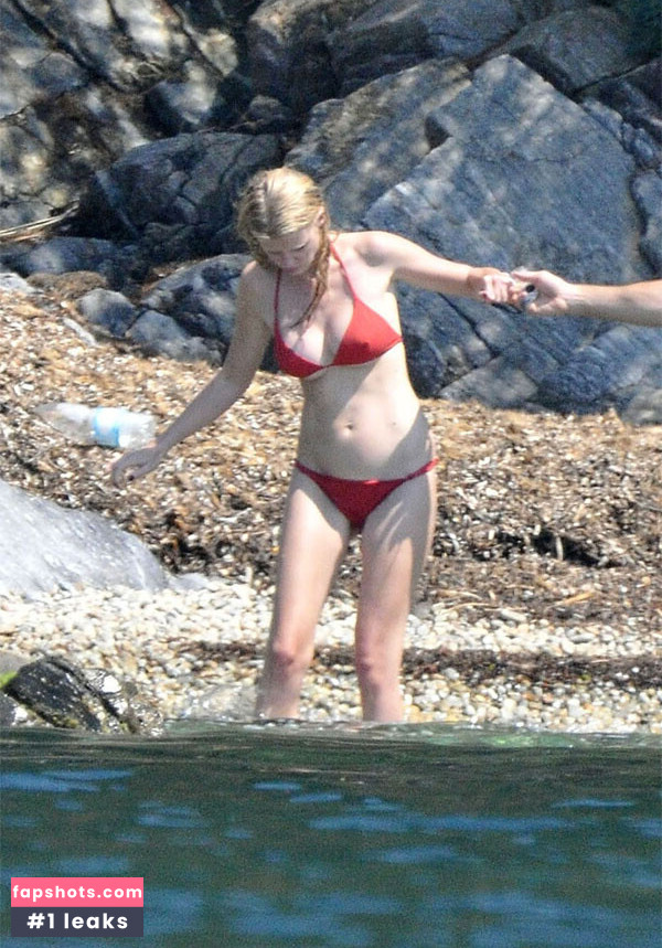 Lara Stone gallery photo #43