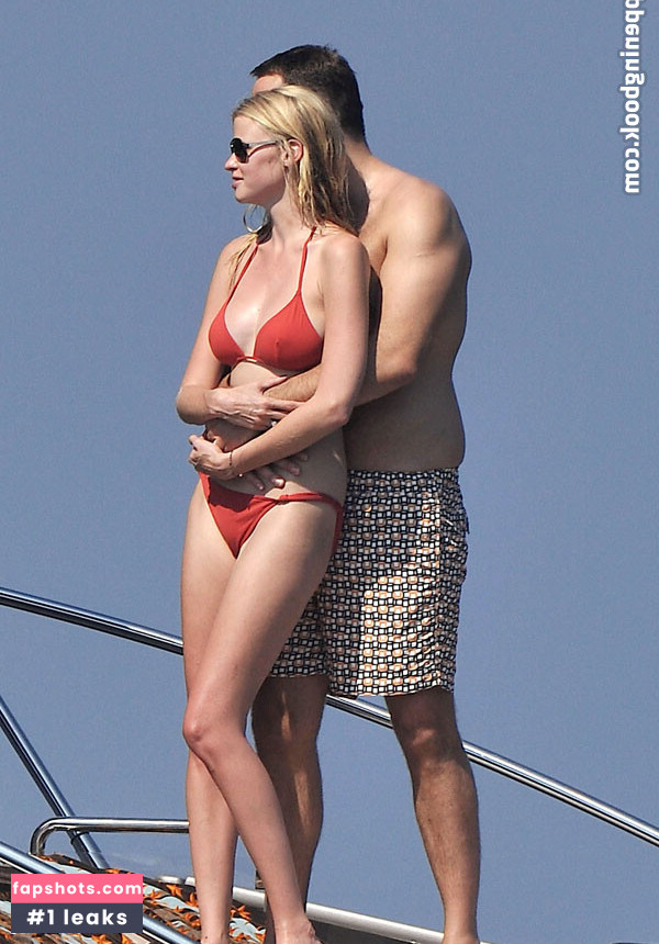 Lara Stone gallery photo #45