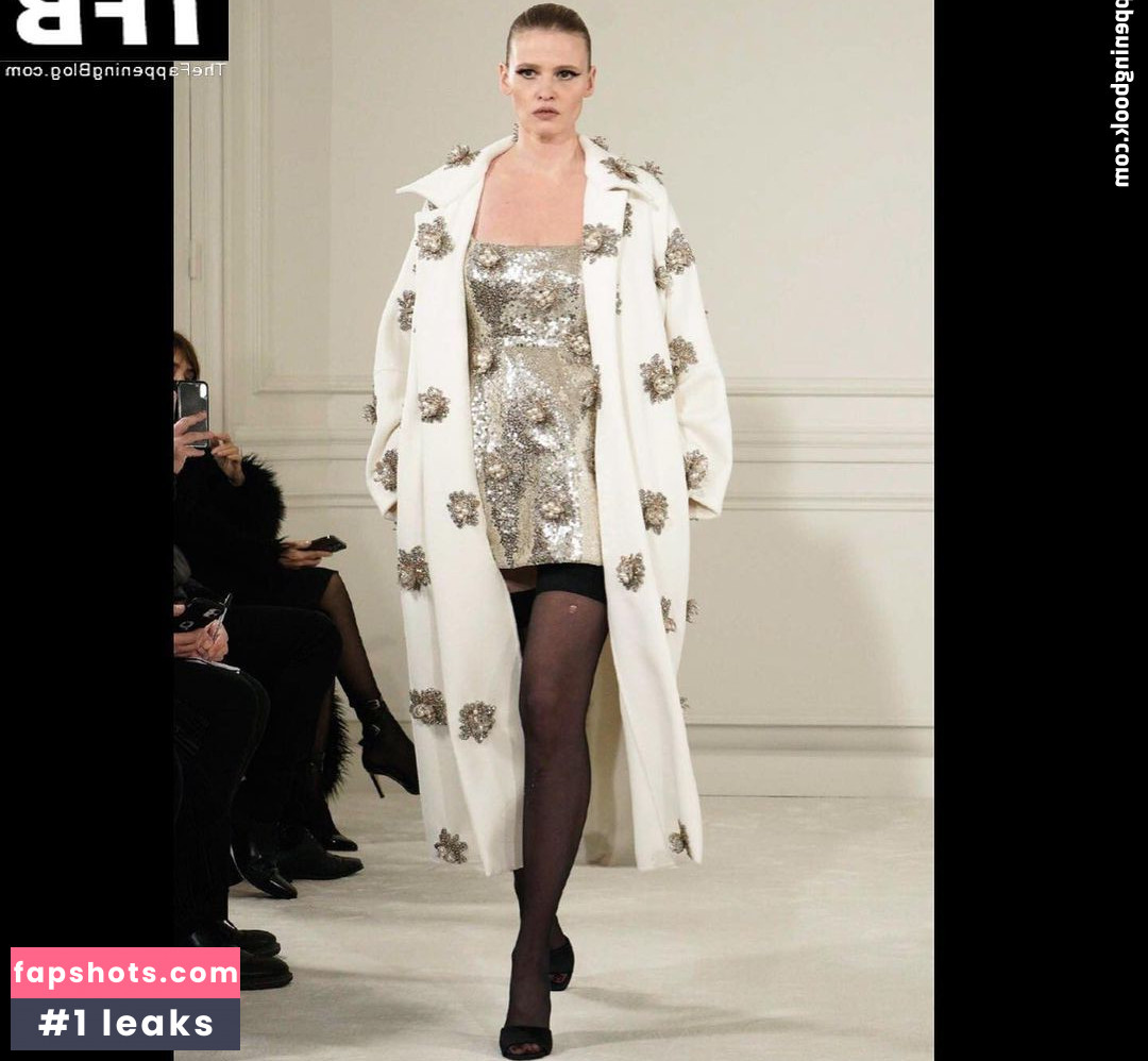 Lara Stone gallery photo #56