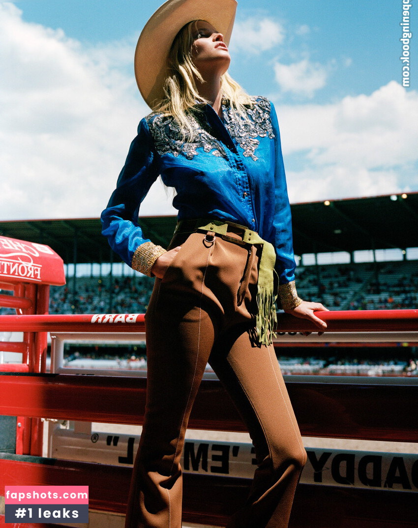 Lara Stone gallery photo #7