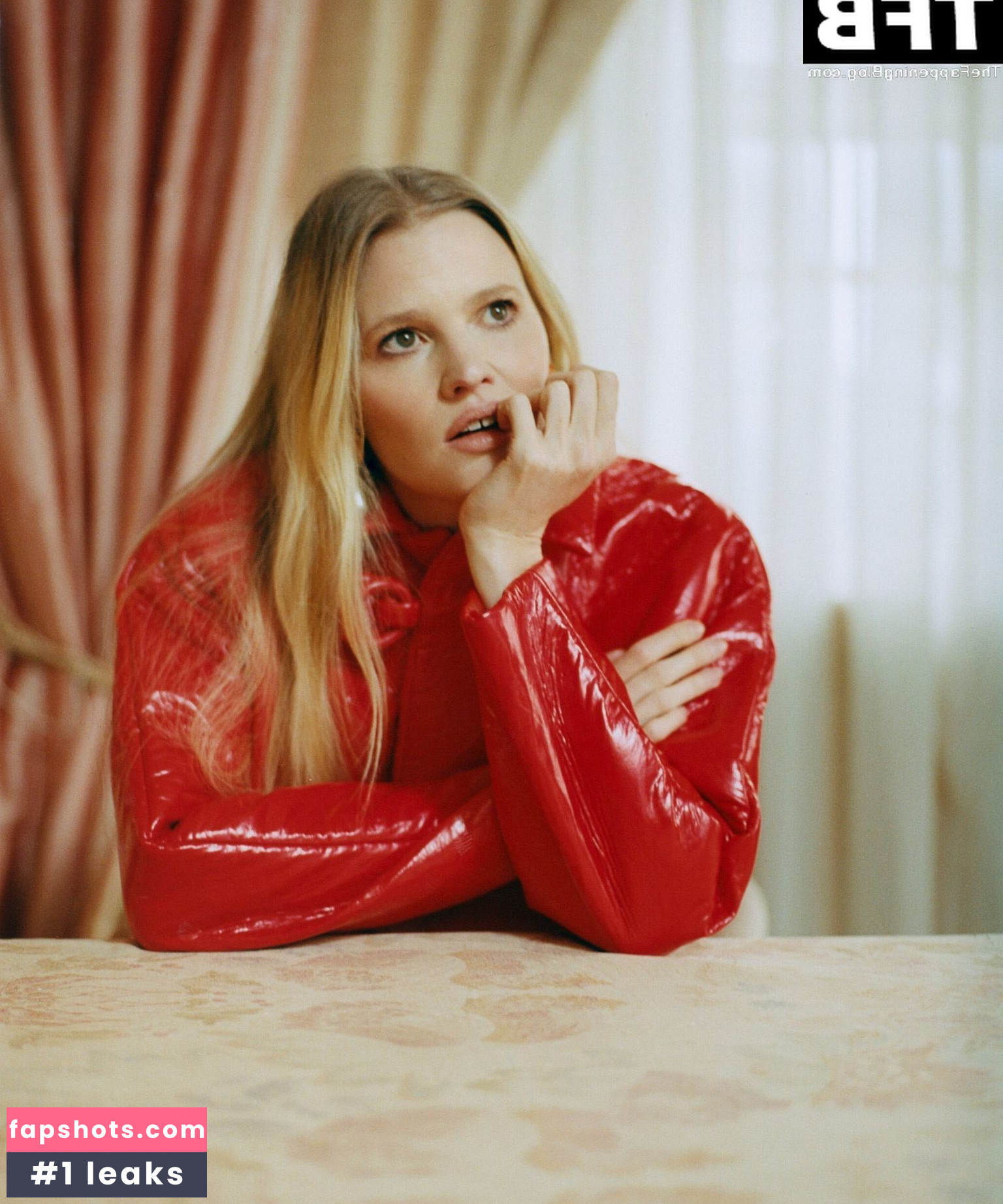 Lara Stone gallery photo #64