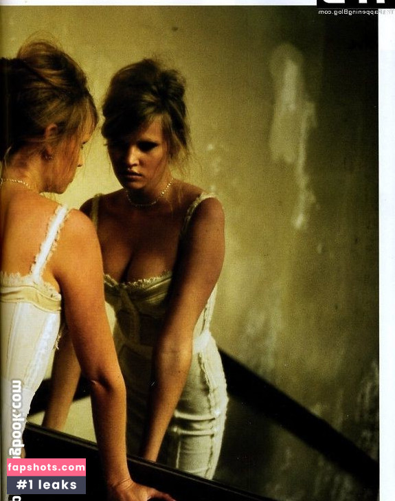 Lara Stone gallery photo #77