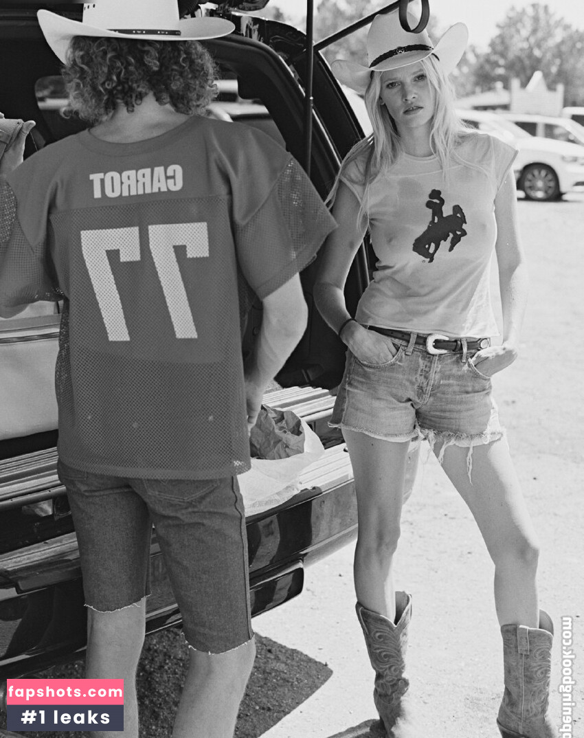 Lara Stone gallery photo #9