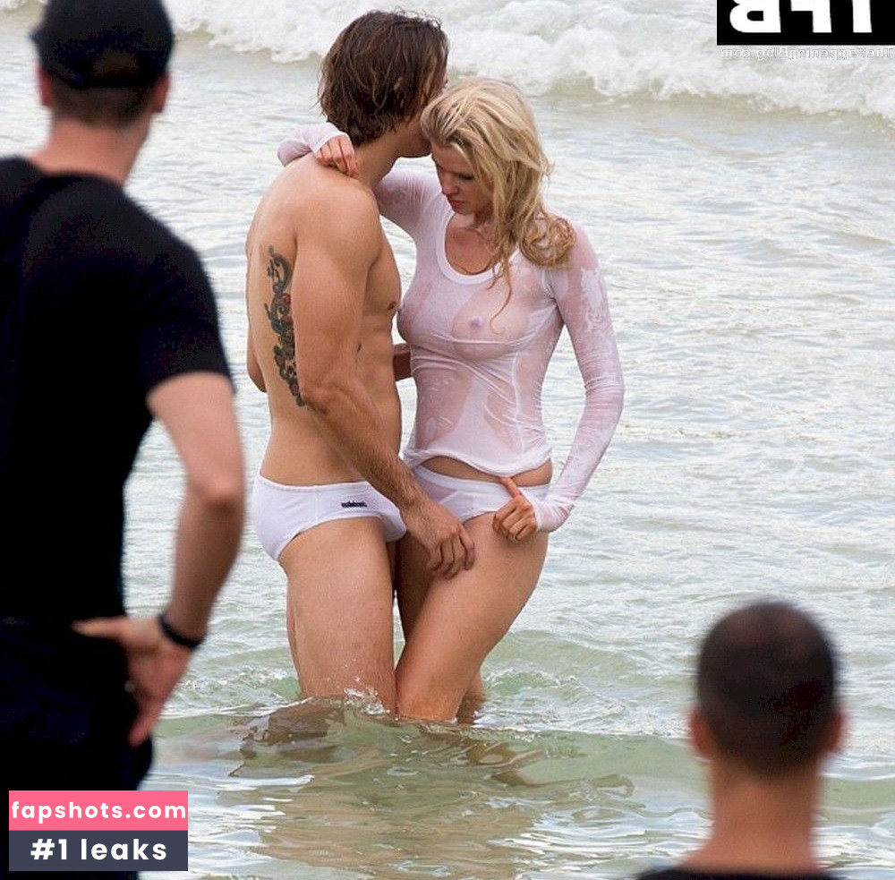 Lara Stone gallery photo #81