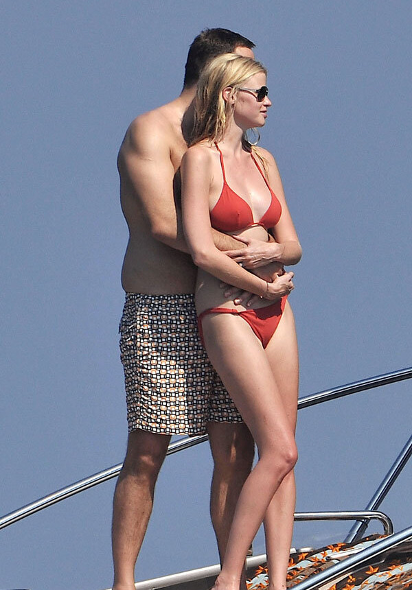 lara-stone gallery photo #20