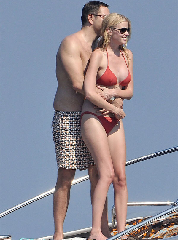 lara-stone gallery photo #22