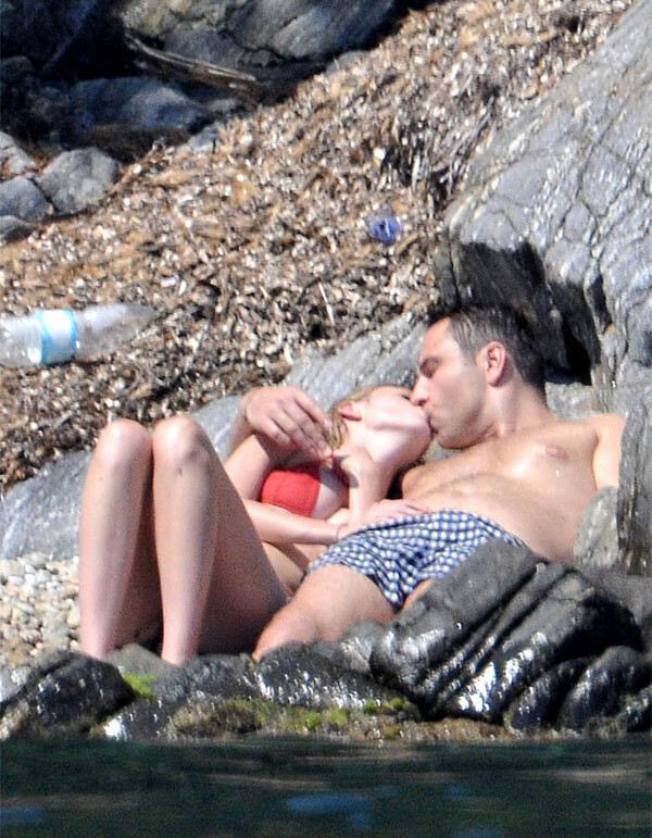 lara-stone gallery photo #24