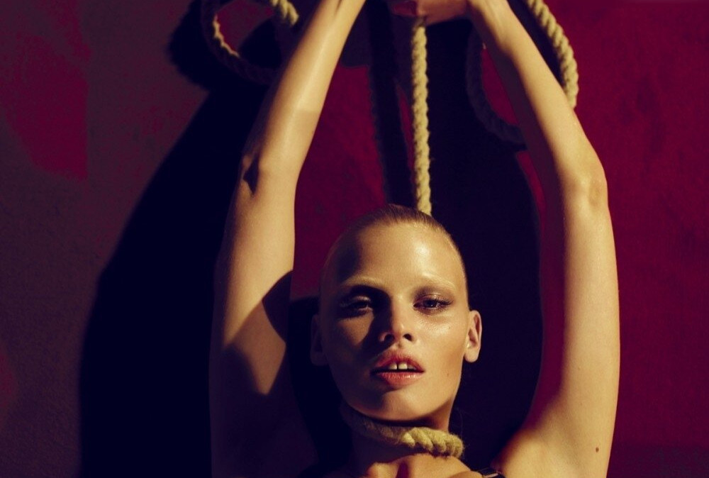 lara-stone gallery photo #86