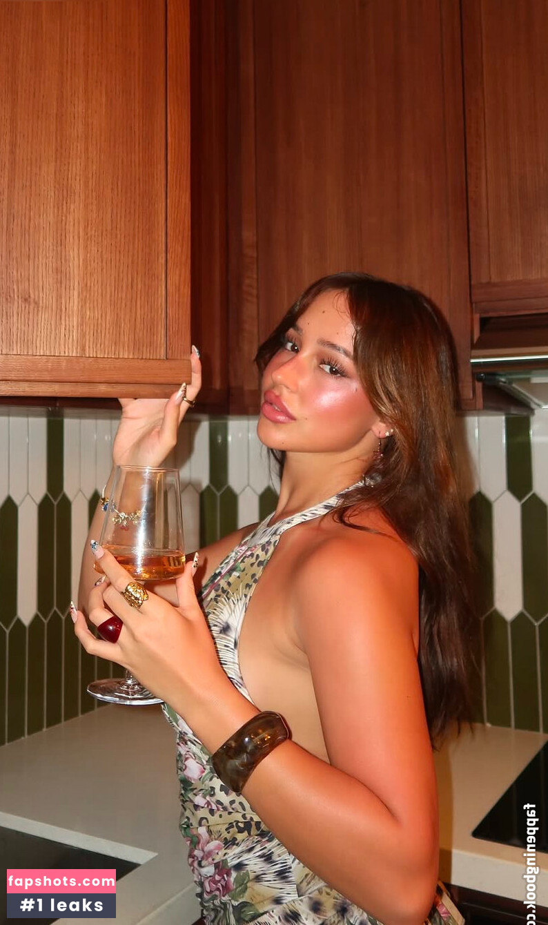 Lara Tepper gallery photo #20