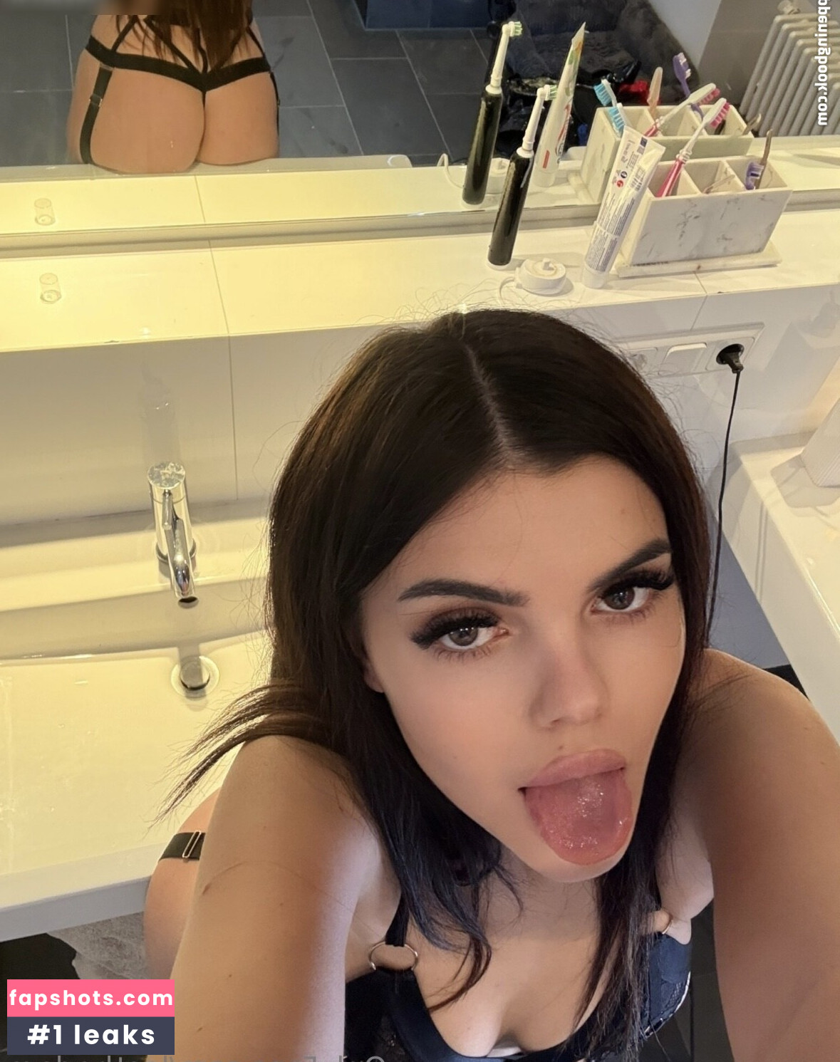 Lara Winter gallery photo #11