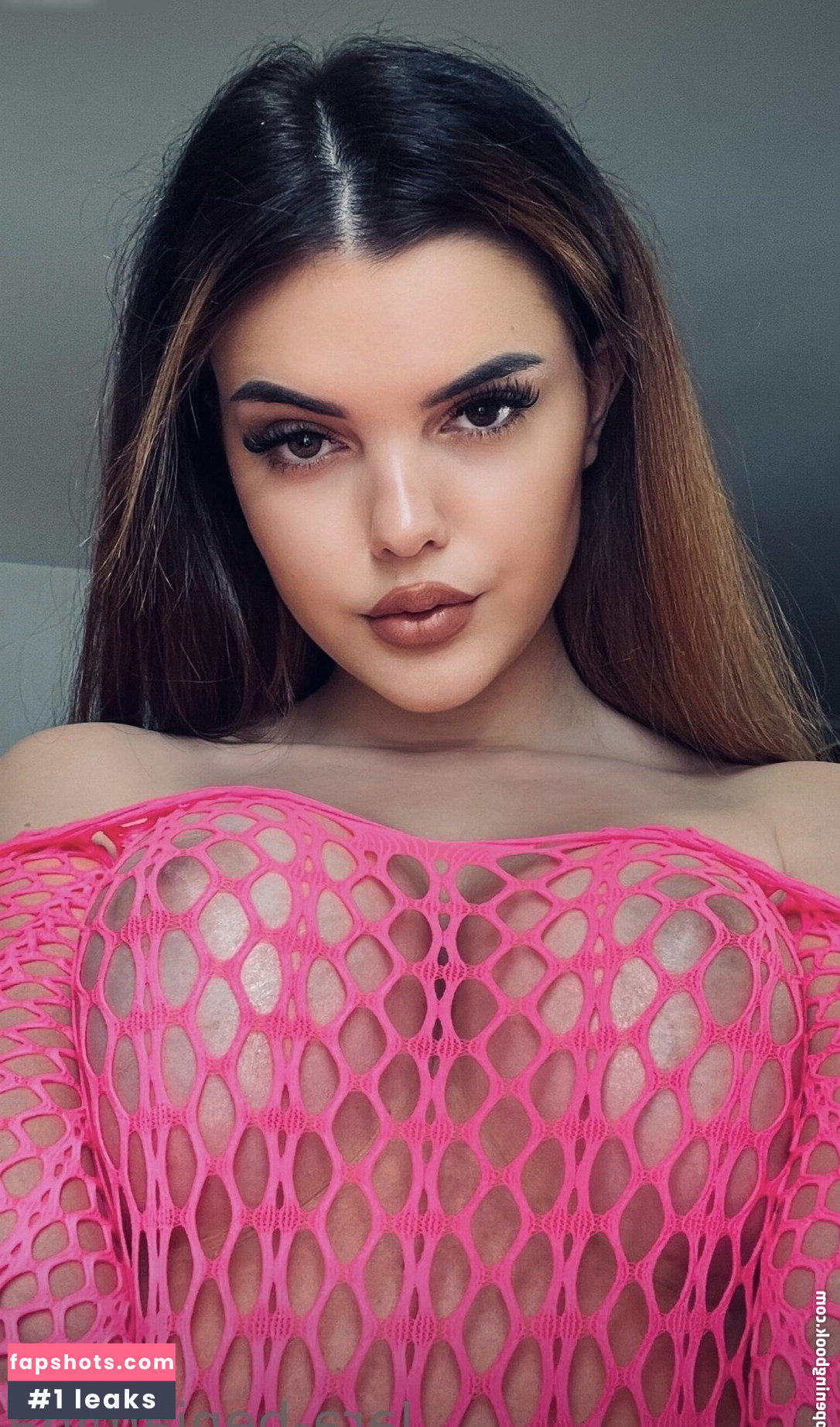 Lara Winter gallery photo #15