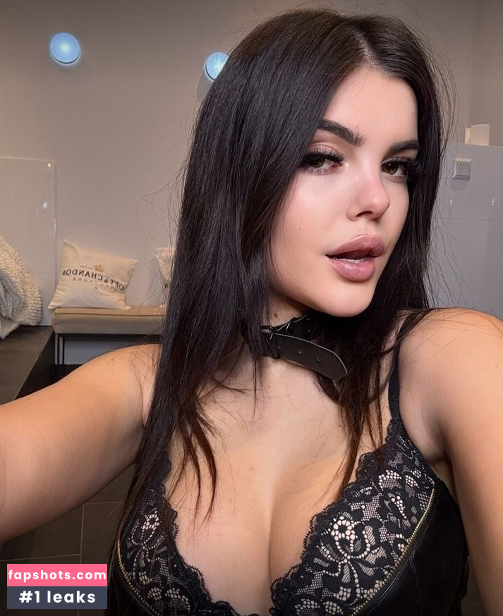 Lara Winter gallery photo #24