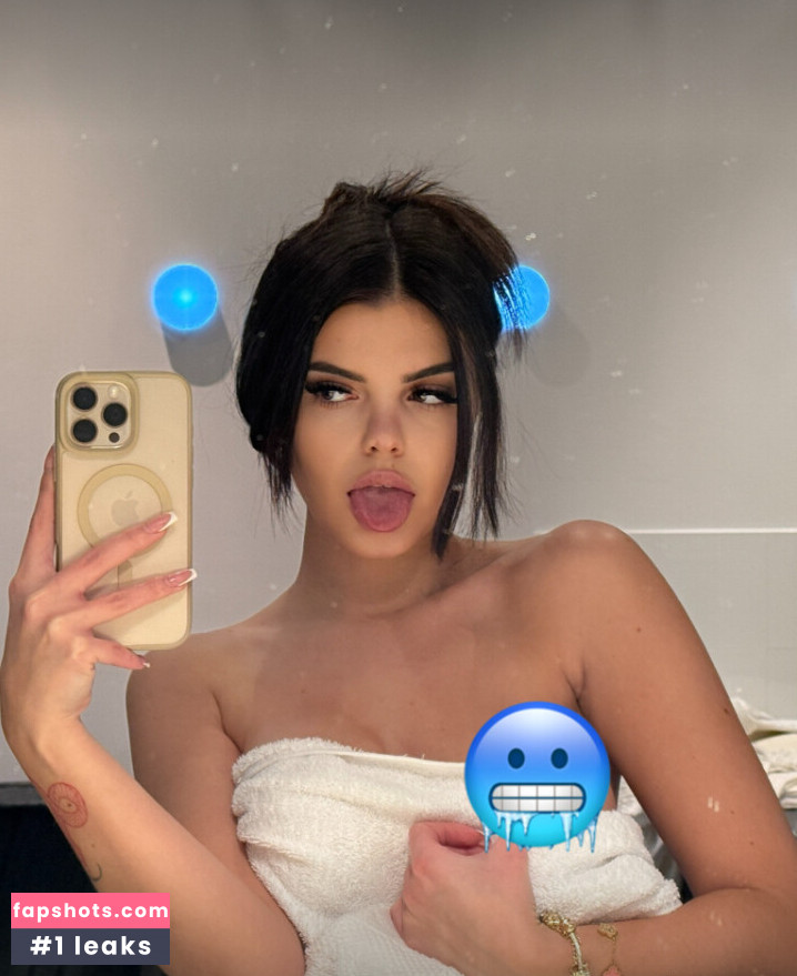 Lara Winter gallery photo #25