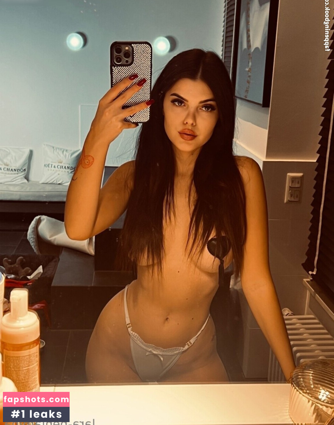 Lara Winter gallery photo #31