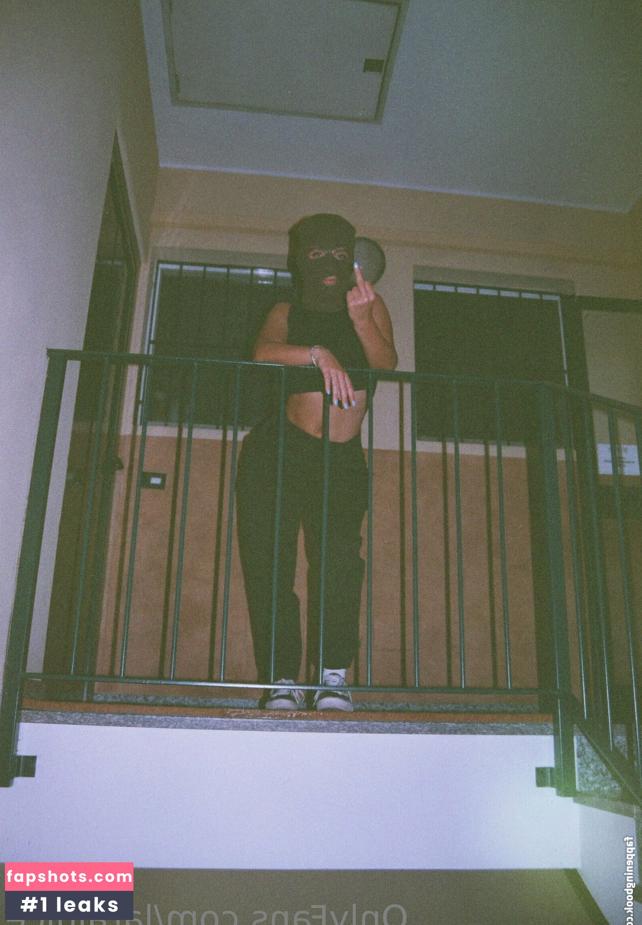 larajuice gallery photo #37