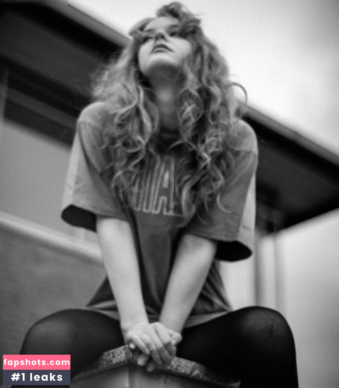 Larakrgr_ nude babe gallery