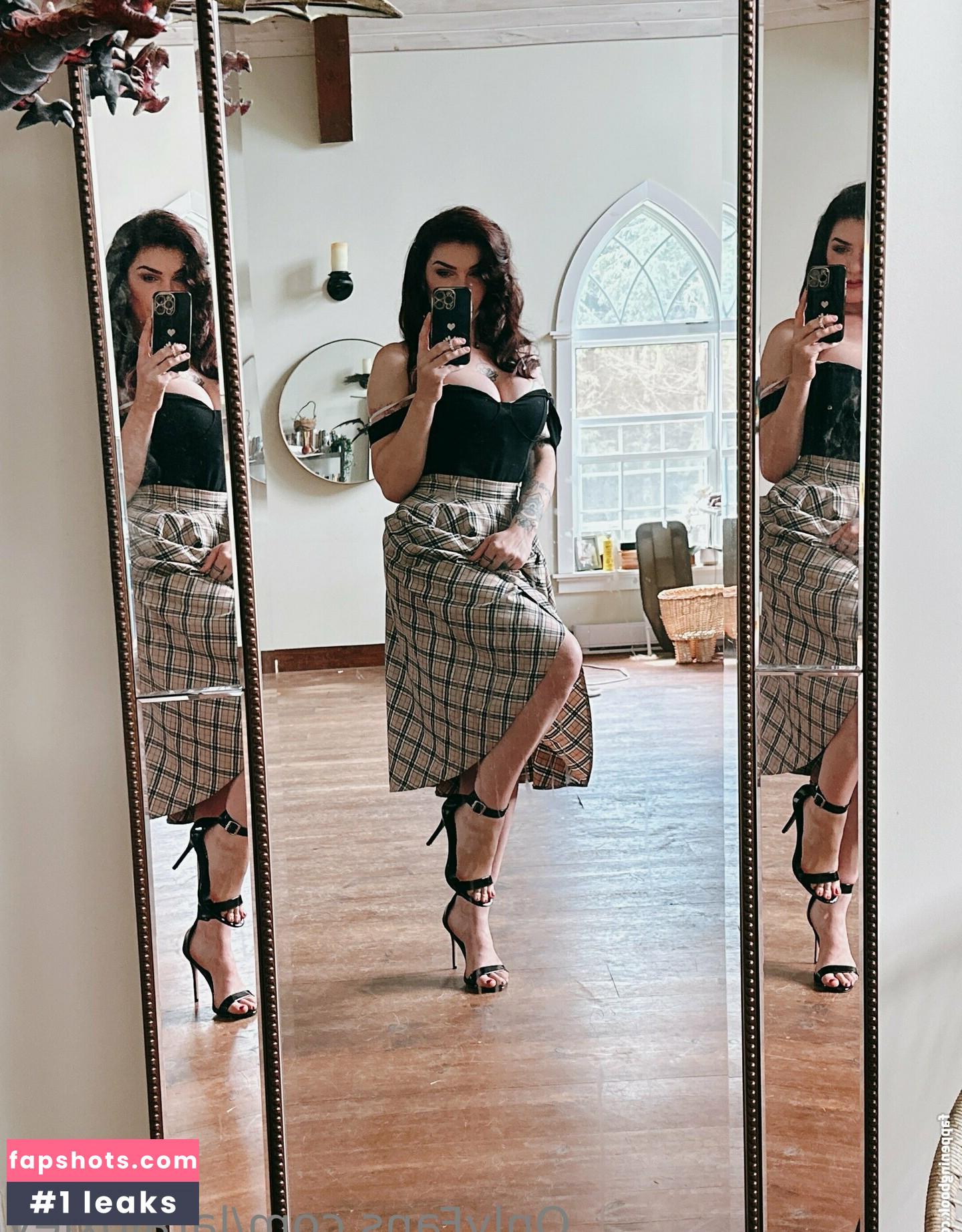 laraloxley gallery photo #38