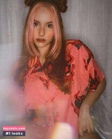 Larie S. gallery photo #4