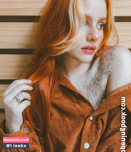 Larie S. gallery photo #8