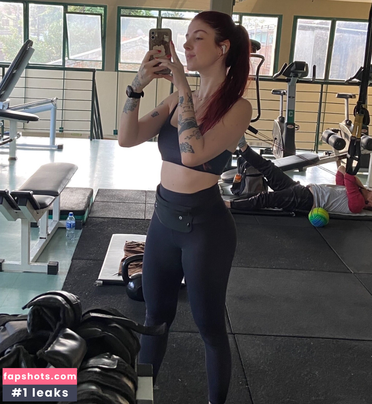 Larissa Basgal gallery photo #7