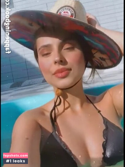 Larissa Costa gallery photo #20