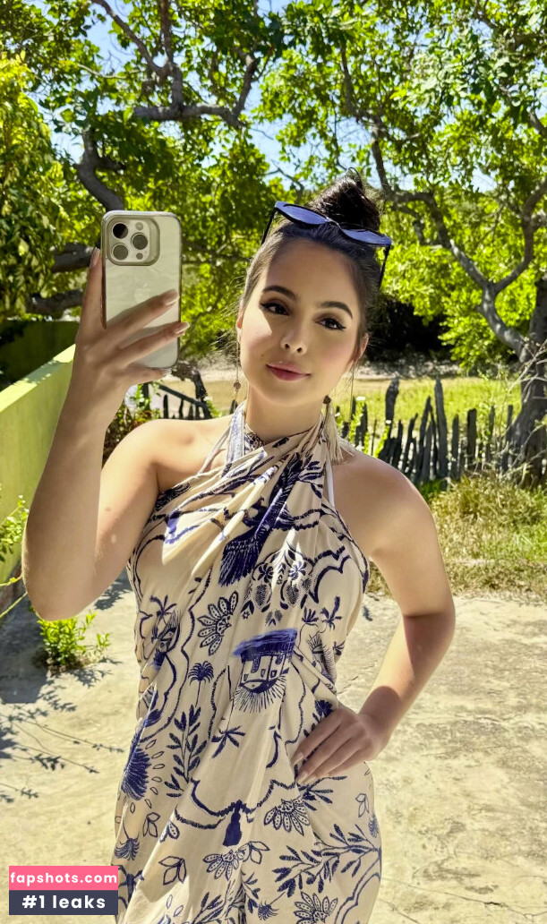 Larissa Costa gallery photo #3