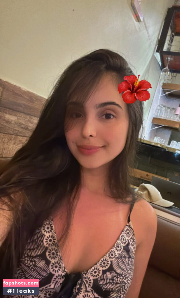 Larissa Costa gallery photo #4