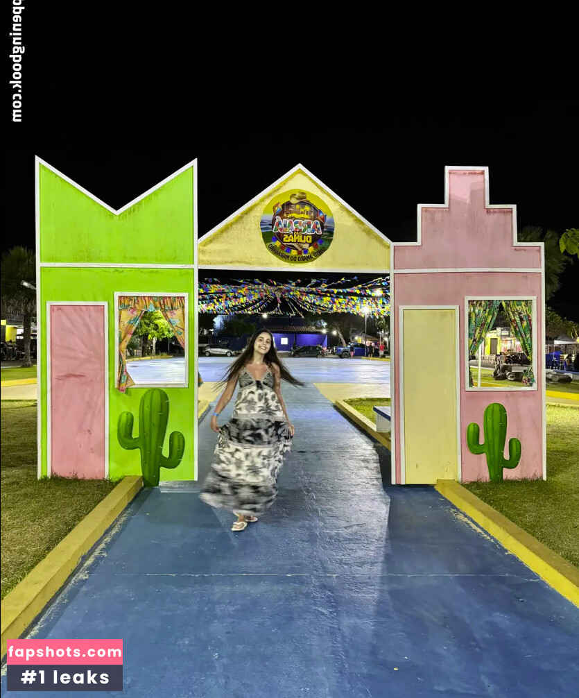 Larissa Costa gallery photo #5