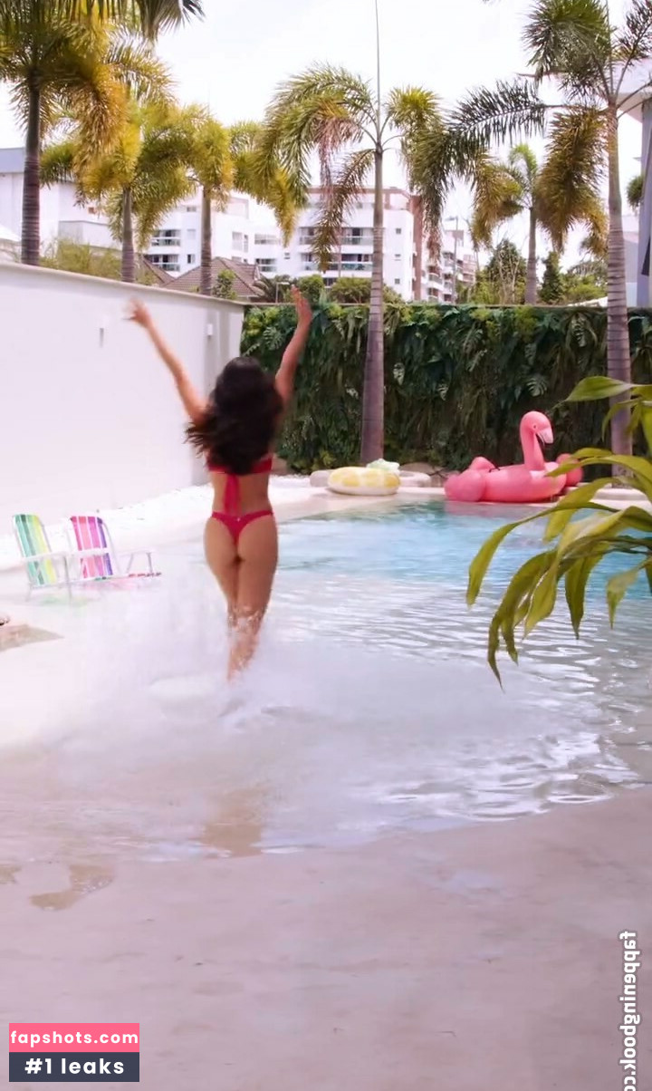 Larissa Manoela gallery photo #105