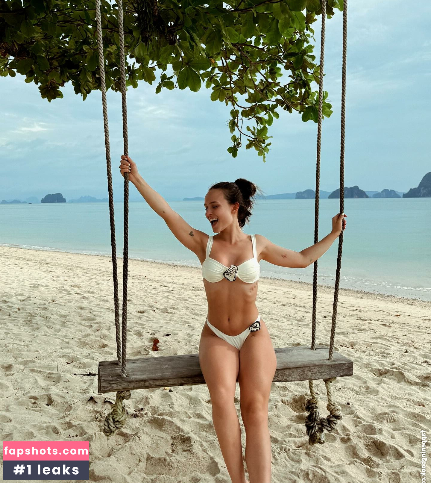 Larissa Manoela gallery photo #119