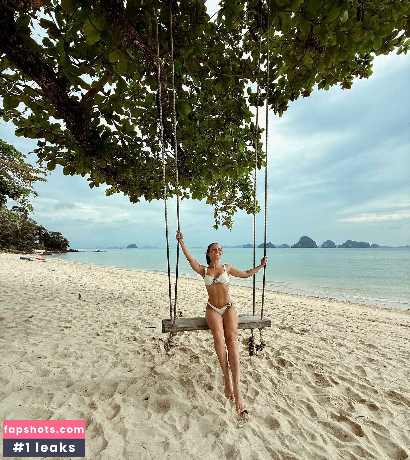 Larissa Manoela gallery photo #122