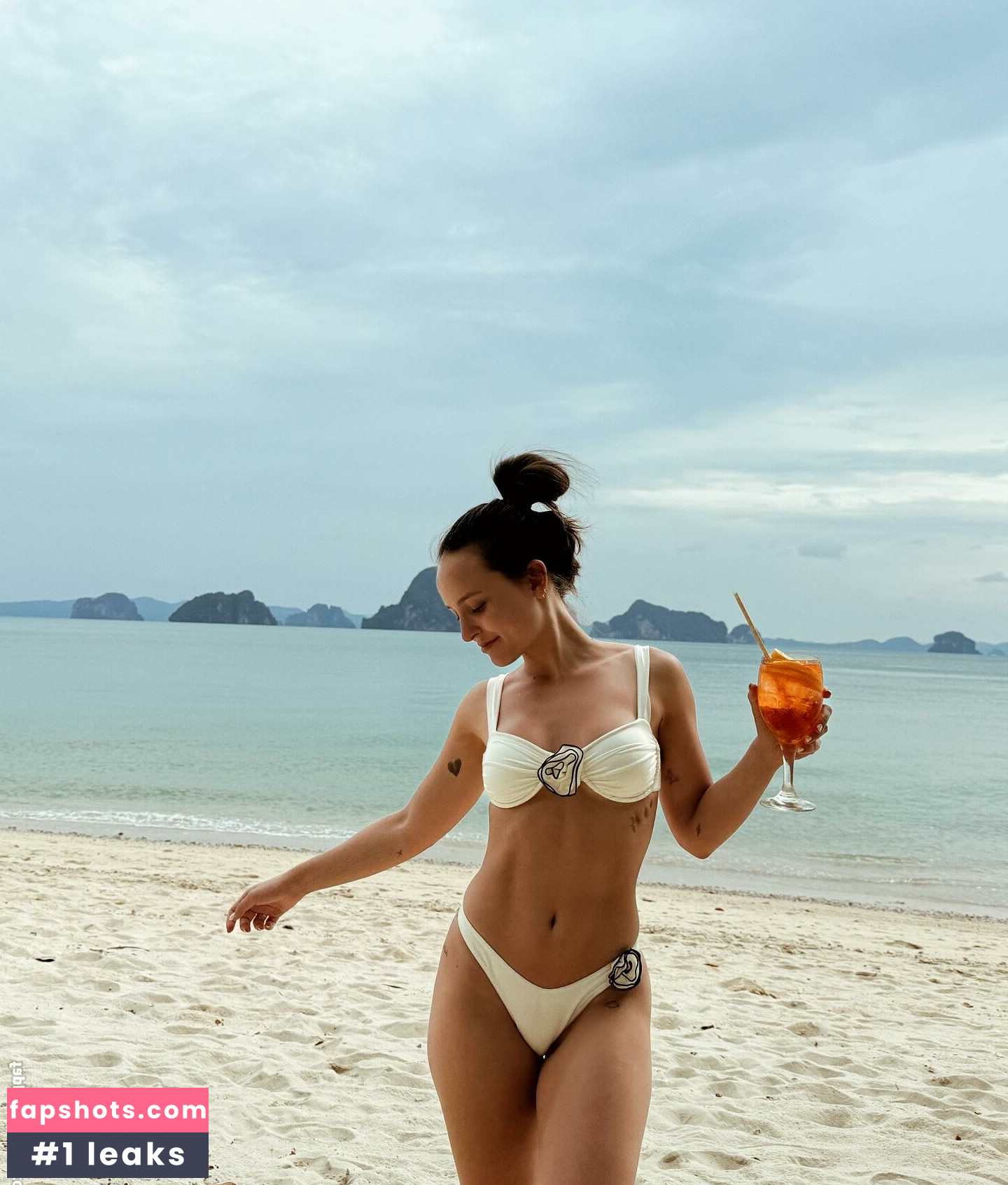 Larissa Manoela gallery photo #123