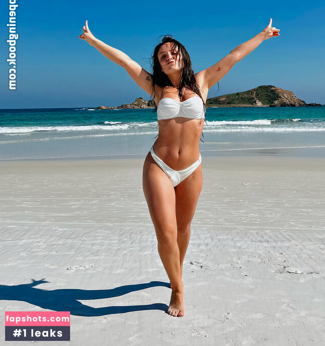 Larissa Manoela gallery photo #218