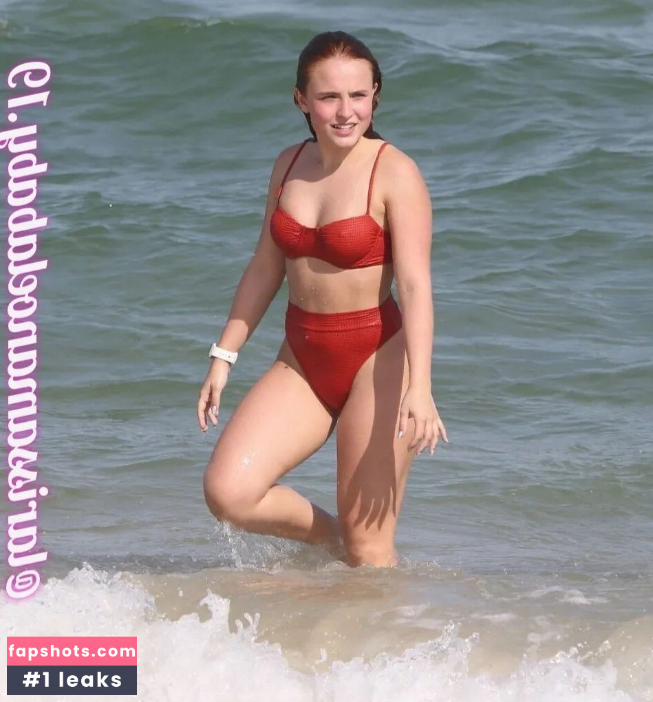 Larissa Manoela gallery photo #318