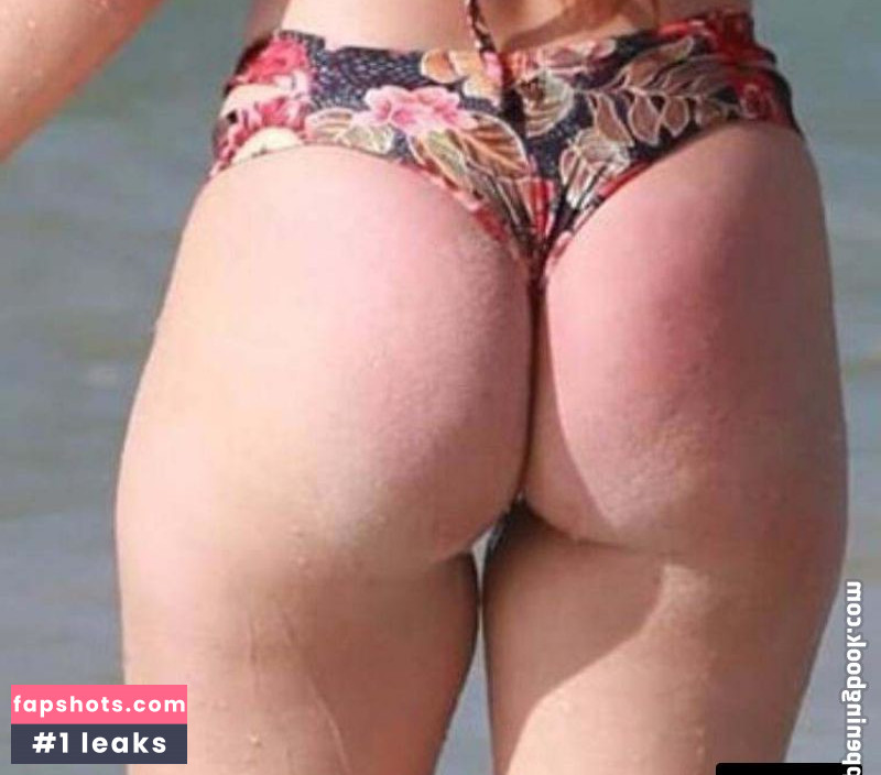 Larissa Manoela gallery photo #320