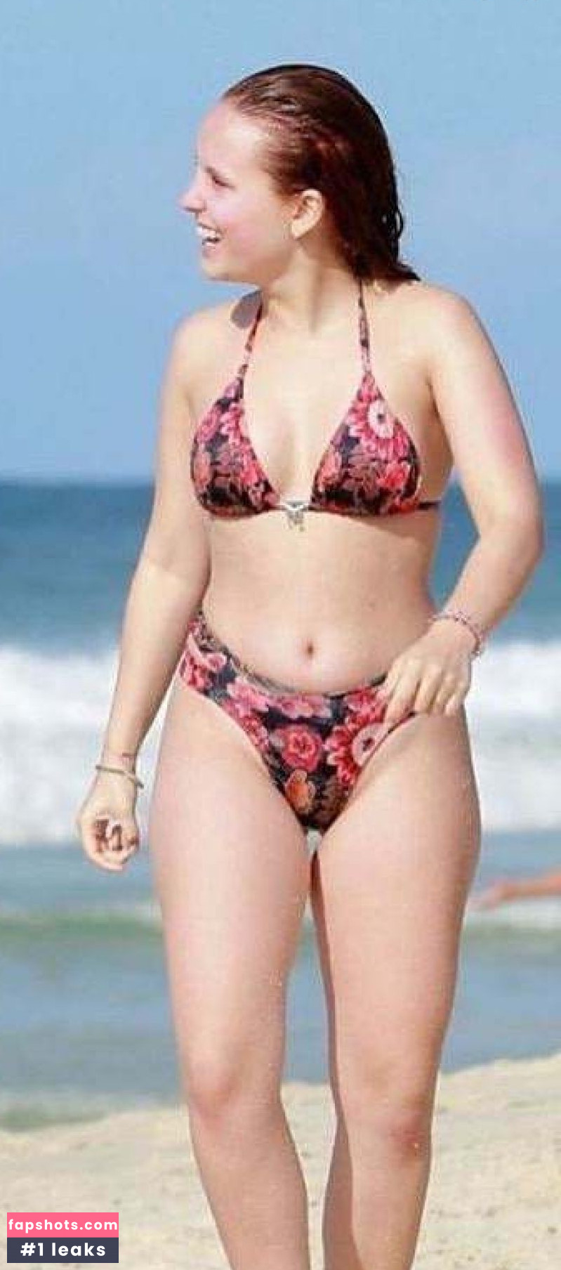 Larissa Manoela gallery photo #324