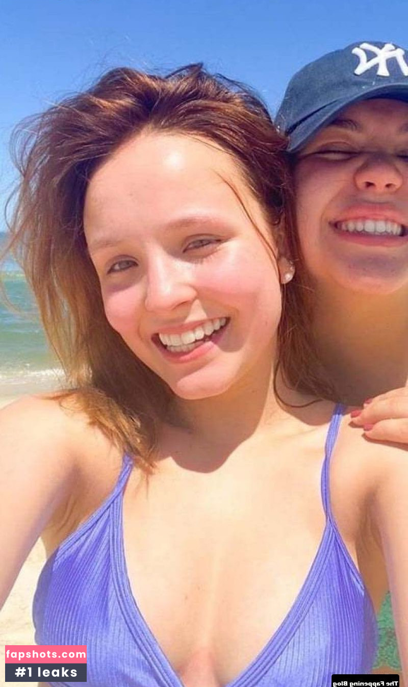 Larissa Manoela gallery photo #325