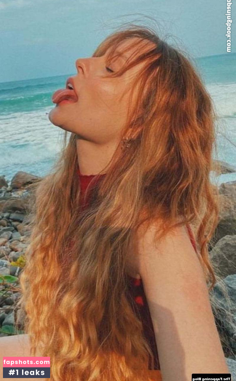 Larissa Manoela gallery photo #326