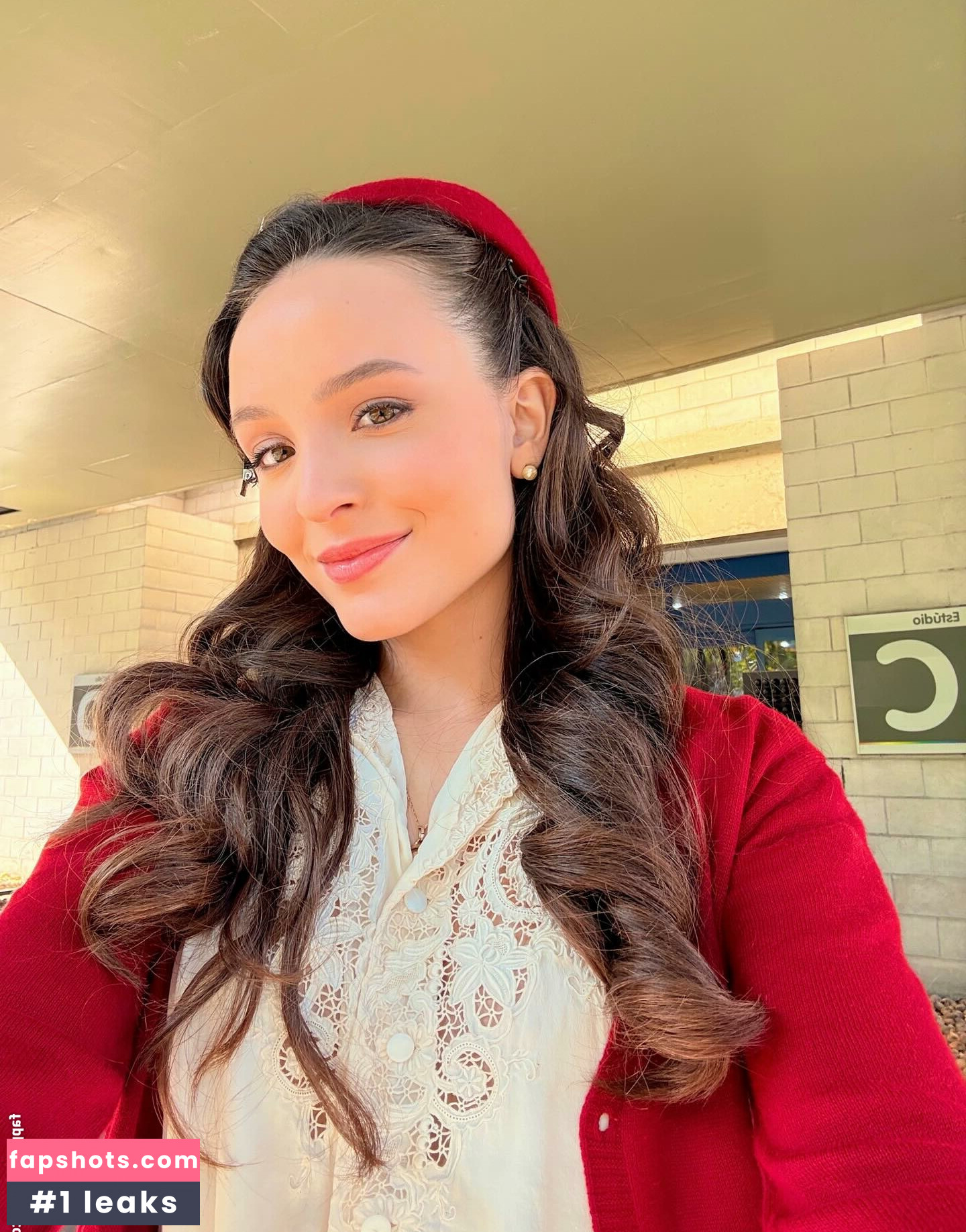 Larissa Manoela gallery photo #62